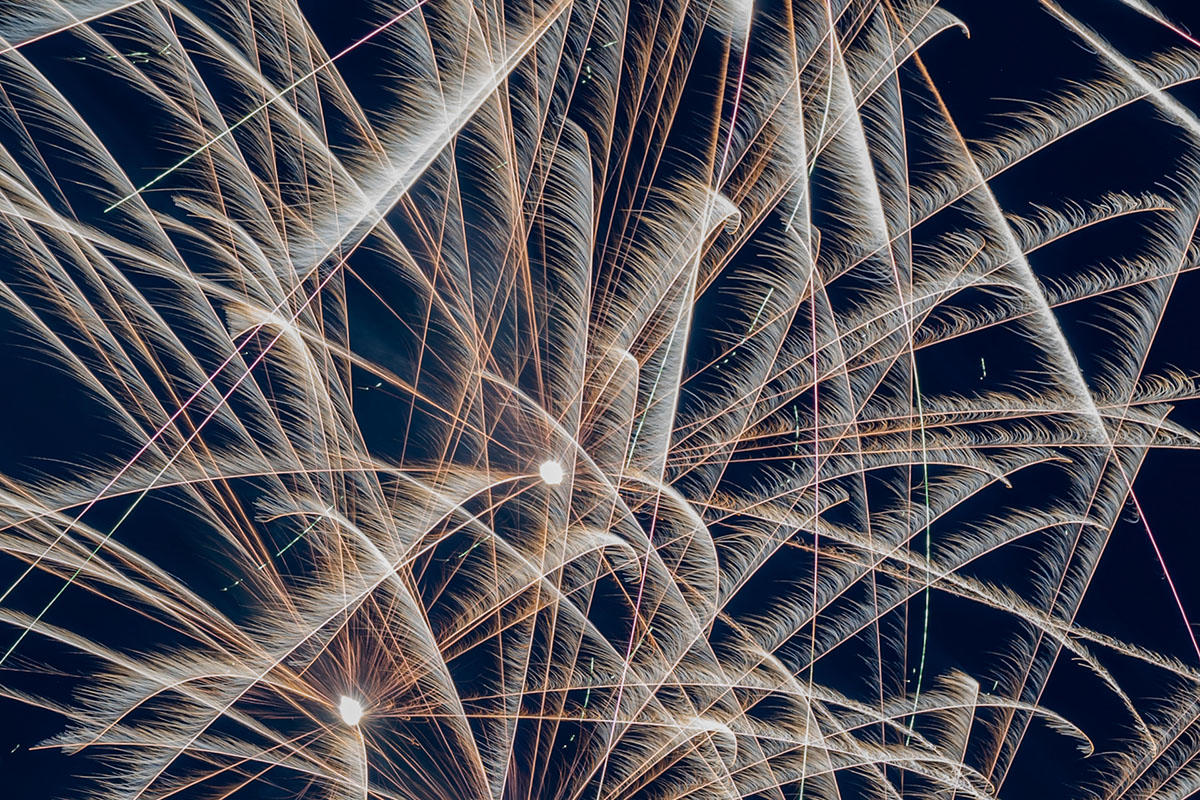 五戸町の春まつりで打ち上げ花火とランタンリリース　本日開催