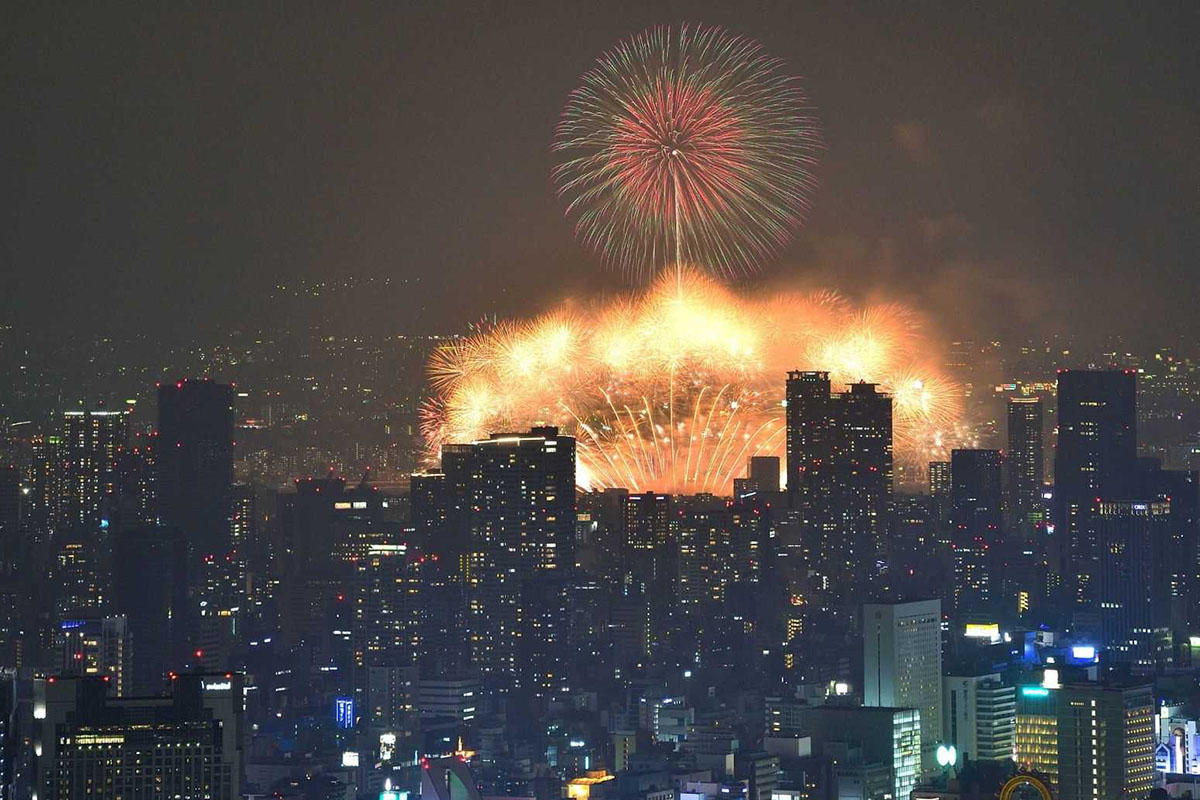あべのハルカス300でなにわ淀川花火大会を貸切鑑賞、特別営業チケットは8月17日から販売