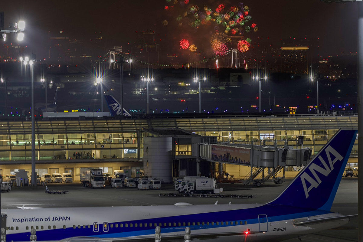 【花火レポ】「STAR ISLAND 2026」お台場花火を羽田空港から撮影　飛行機と花火の競演