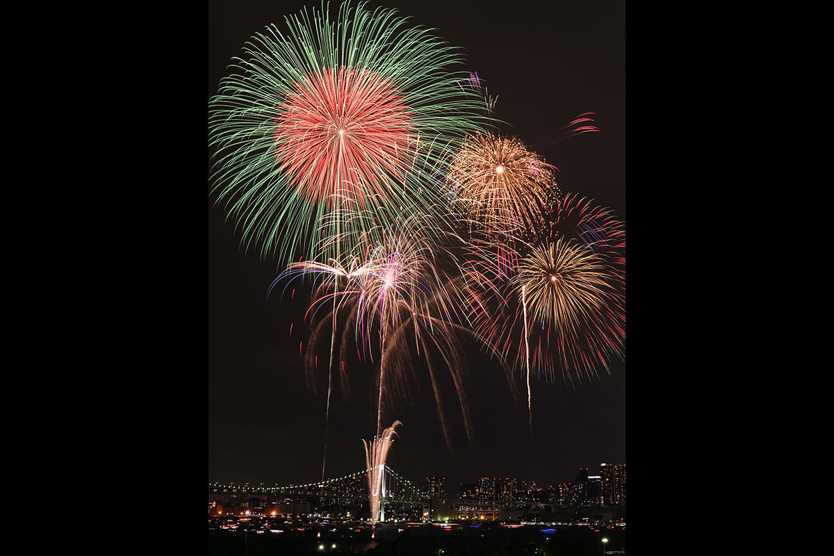 【2026】東京湾大華火祭　中央区・港区80周年記念、約12,000発が東京湾に打ち上がる