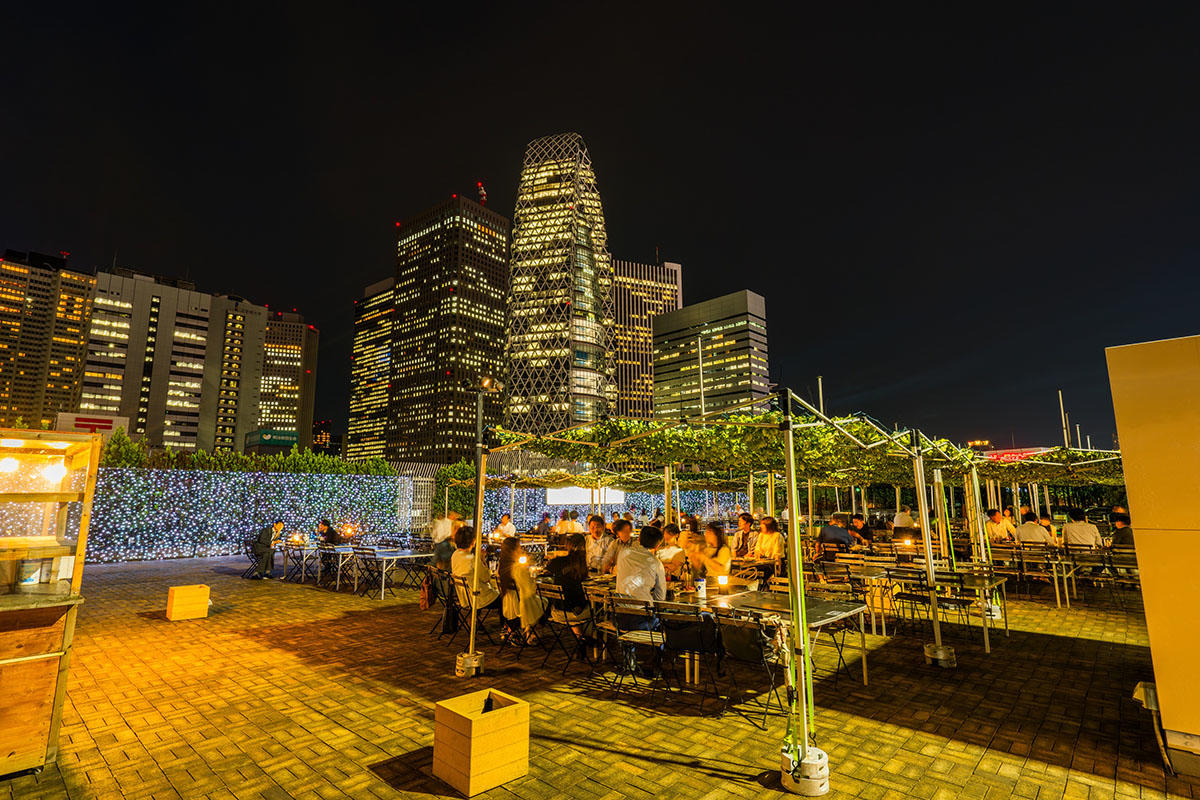 【2026】新宿の夜景を屋上で楽しむ「京王スカイビアガーデン」5月28日にオープン