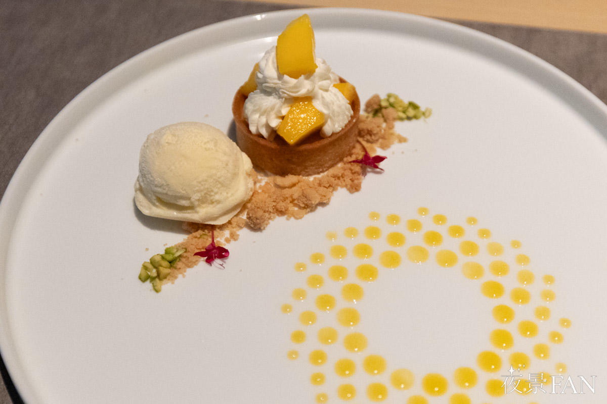 マンゴータルト バニラアイスクリーム添え