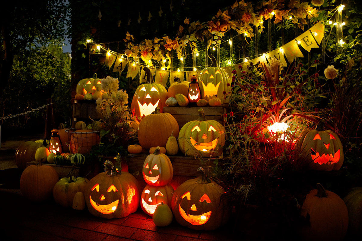 横浜イングリッシュガーデン「ハロウィンナイト」現地レポート！かぼちゃやお化けが彩る夜の庭園