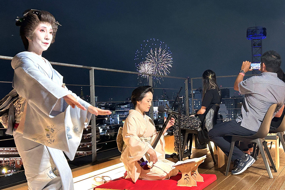pic_kanzashi-tokyoasakusa-hanabi01.jpg