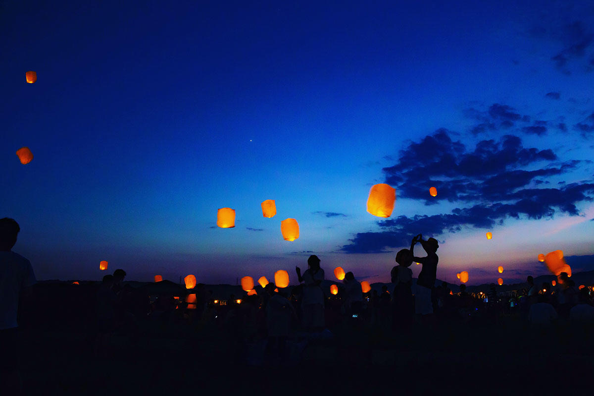 静岡・浜松の夜空にLEDランタンが浮かぶ「静岡ランタン・浜松ランタン」夏も開催